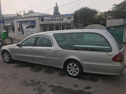 Mașină funerară autorizată